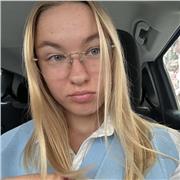 Odoro la letteratura italiana, amo scrivere ed è la mia passione più grande.Vorrei insegnare ai più piccolini, come scrivere ecc